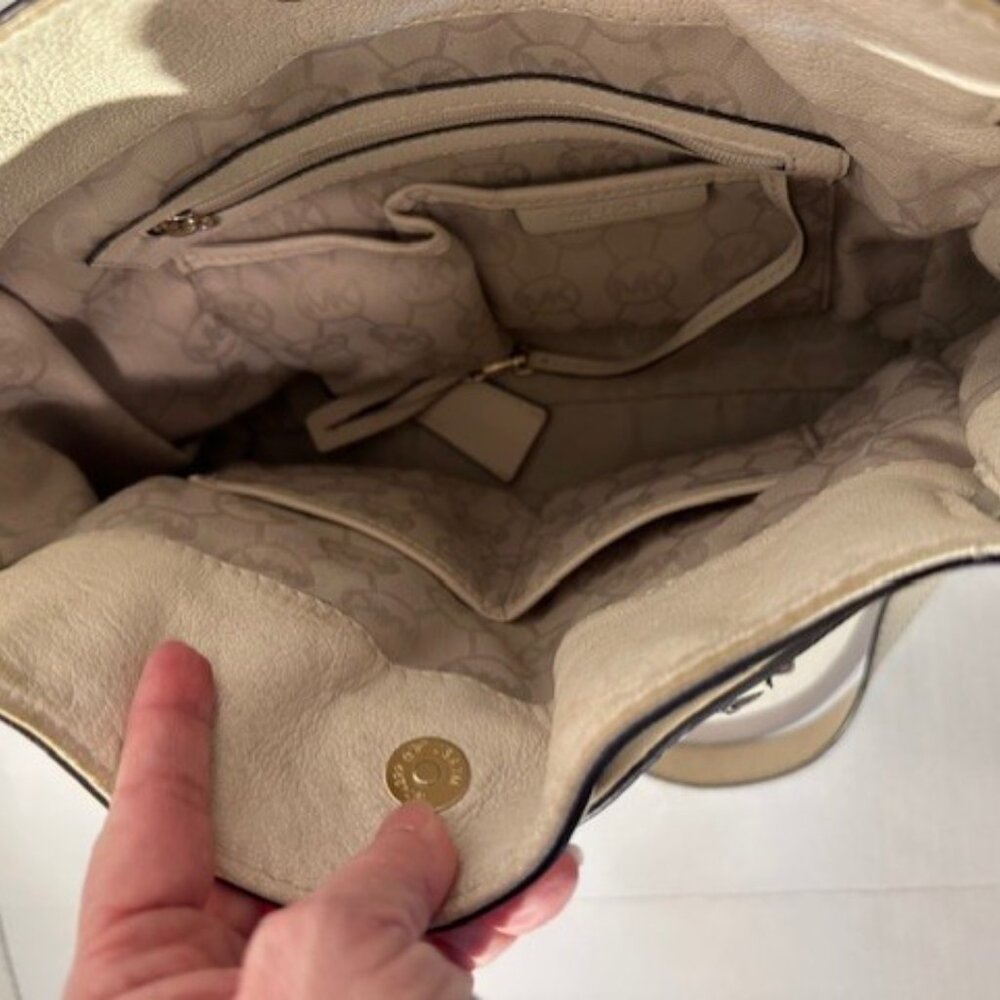 Michael Kors Large Cream Leather Tote – Gold Hardware Classic Shoulder Bag - Picture 7 of 16